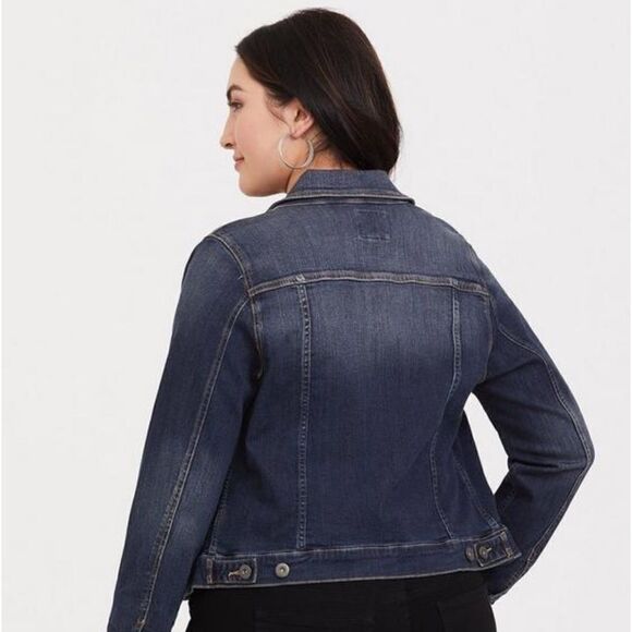 Torrid Womens size 1 Denim‎ Trucker Jacket Medium Wash Stretch Pockets - Picture 2 of 16